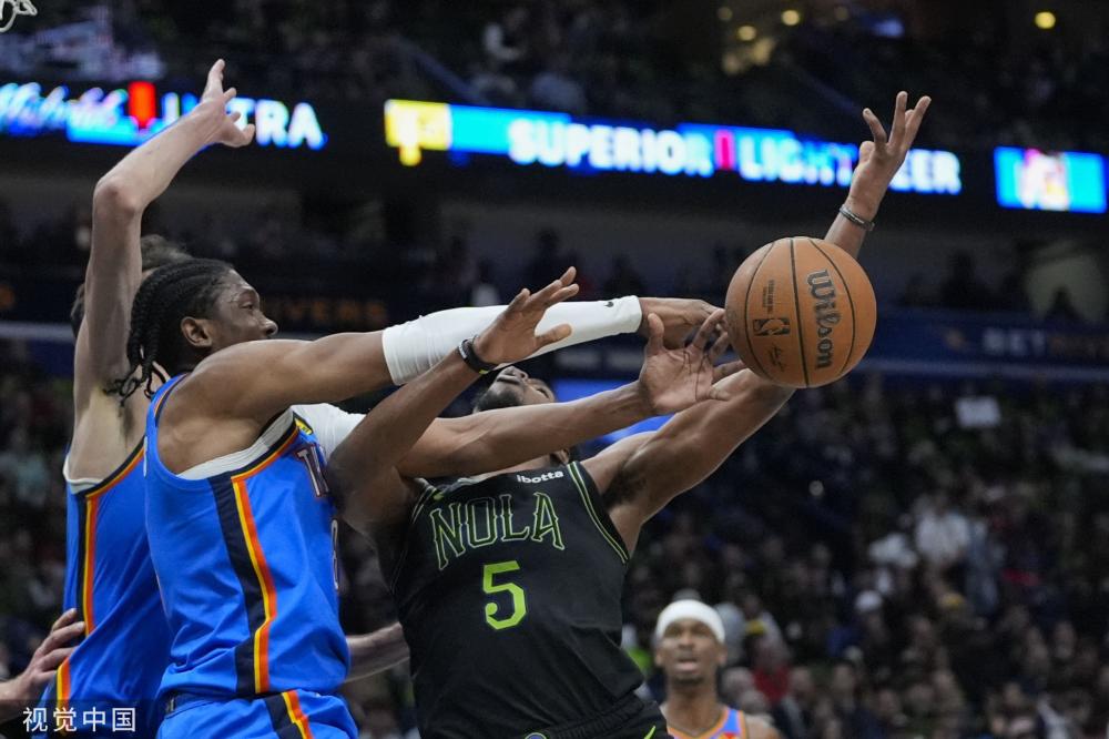 座无虚席 座无虚席